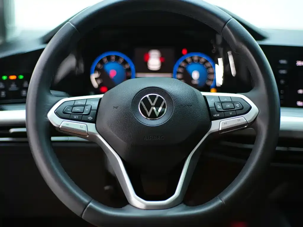 Volkswagen Golf — фото 10