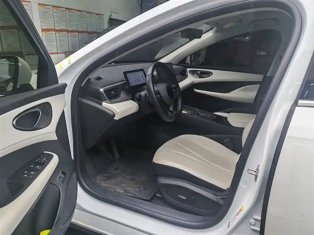 BYD Seal 05 DM-i — фото 7