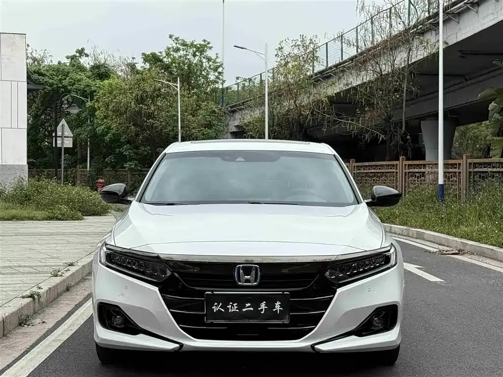 Honda Accord — фото 1