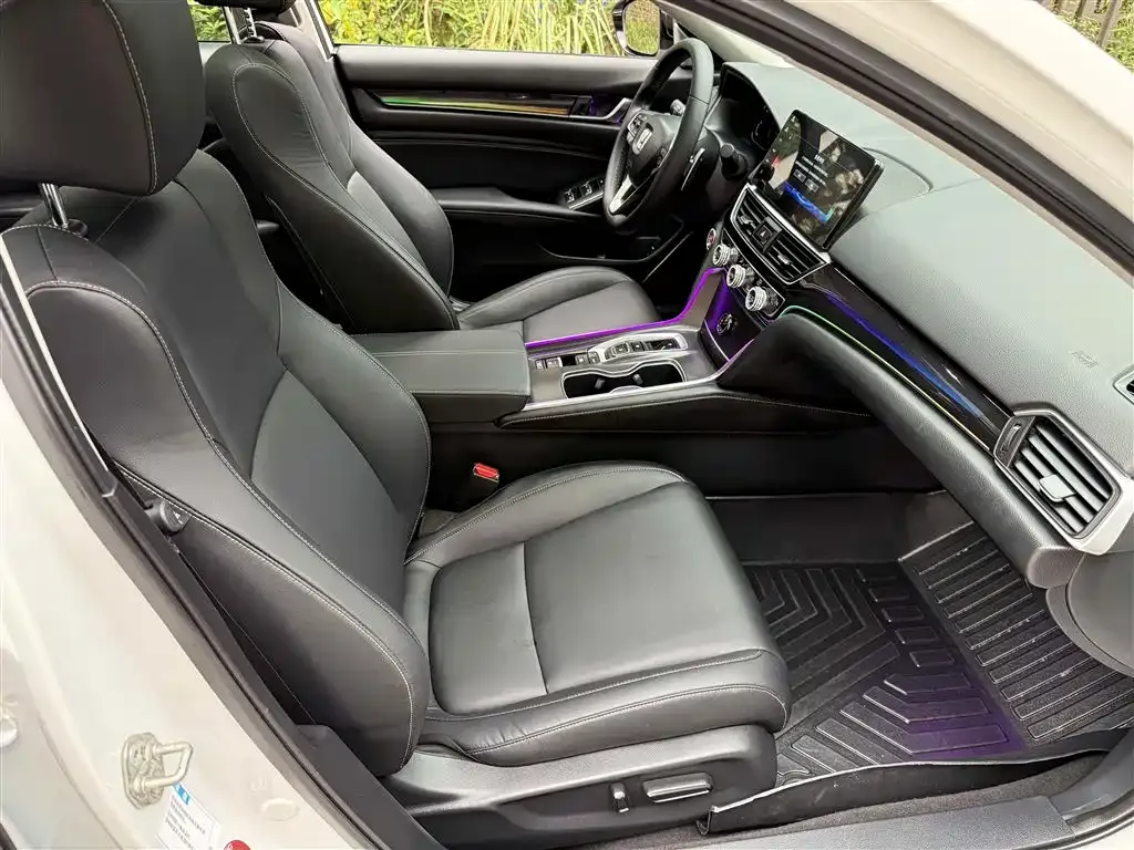 Honda Accord — фото 8