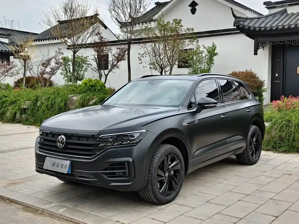 Volkswagen Touareg — фото 1