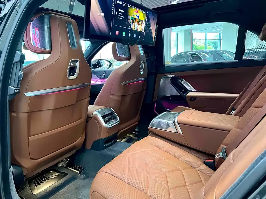 BMW 7 Series 2025 из CN, фото 10