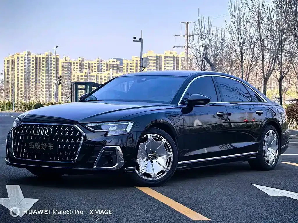Audi A8 — фото 1
