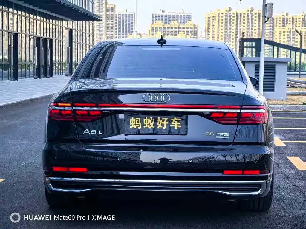 Audi A8 — фото 3