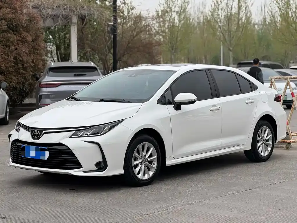 Toyota Corolla — фото 1