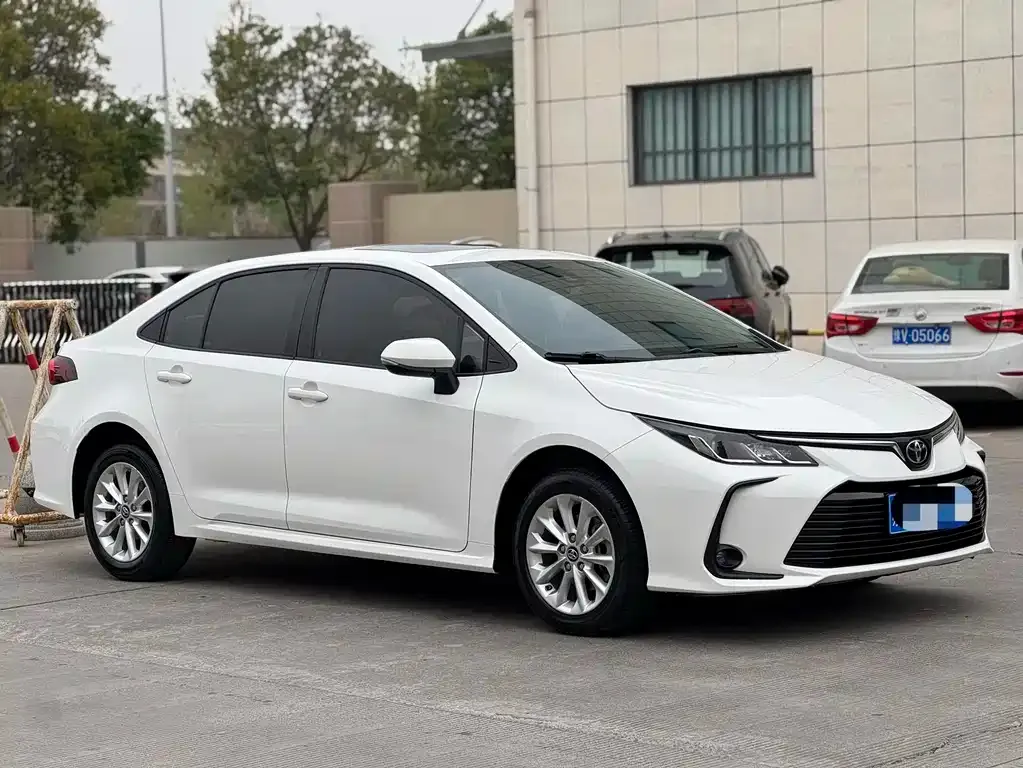 Toyota Corolla — фото 7
