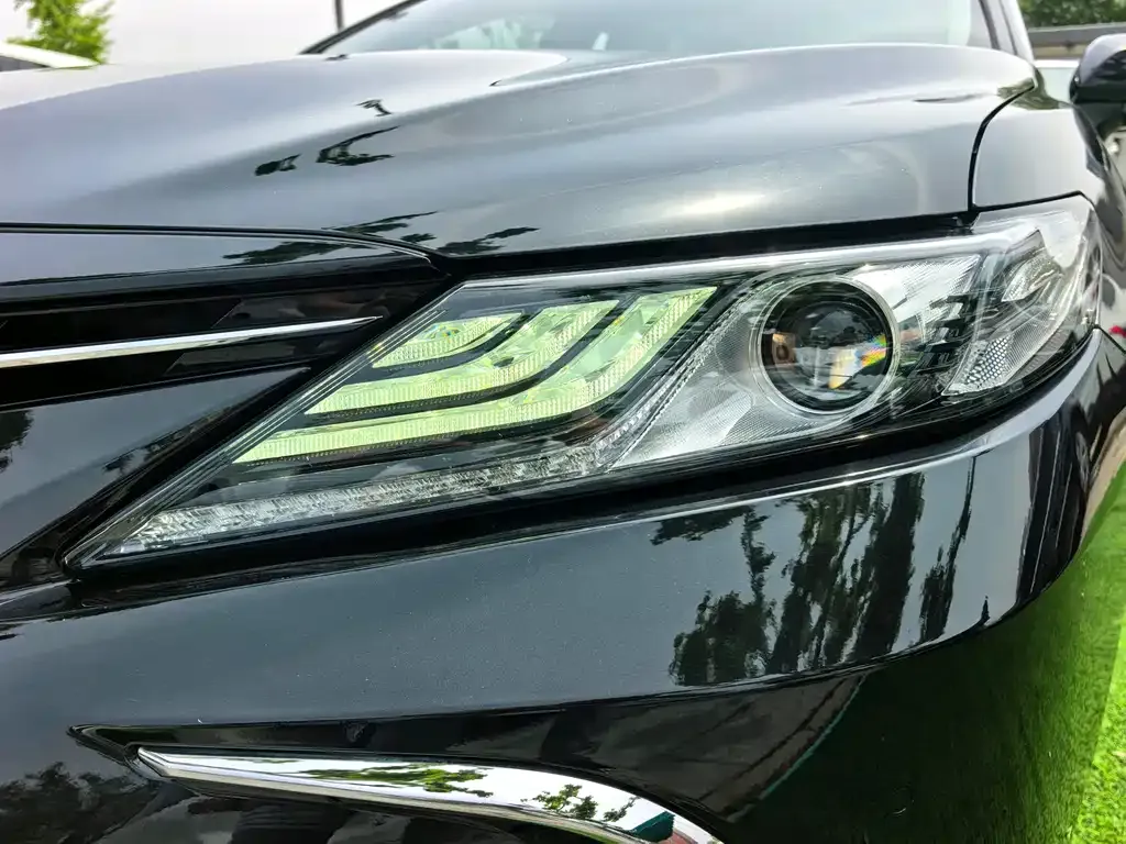 Toyota Camry — фото 4