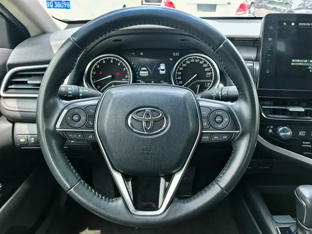 Toyota Camry — фото 6
