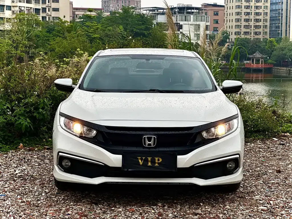Honda Civic — фото 1