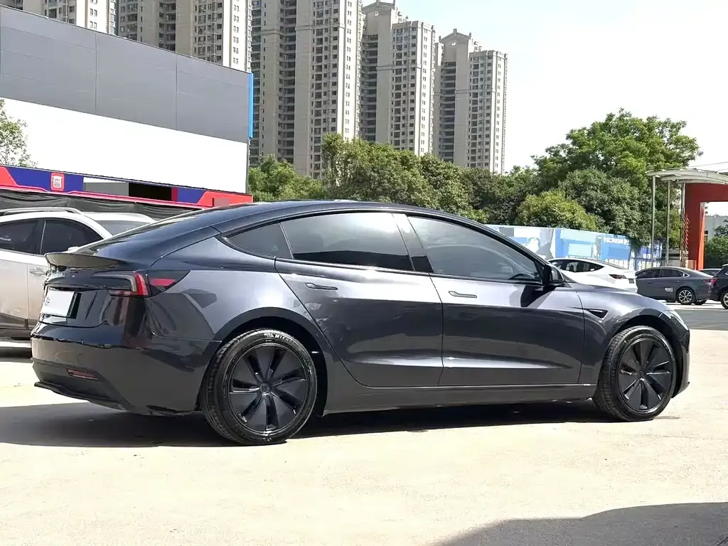 Tesla Model 3 — фото 4