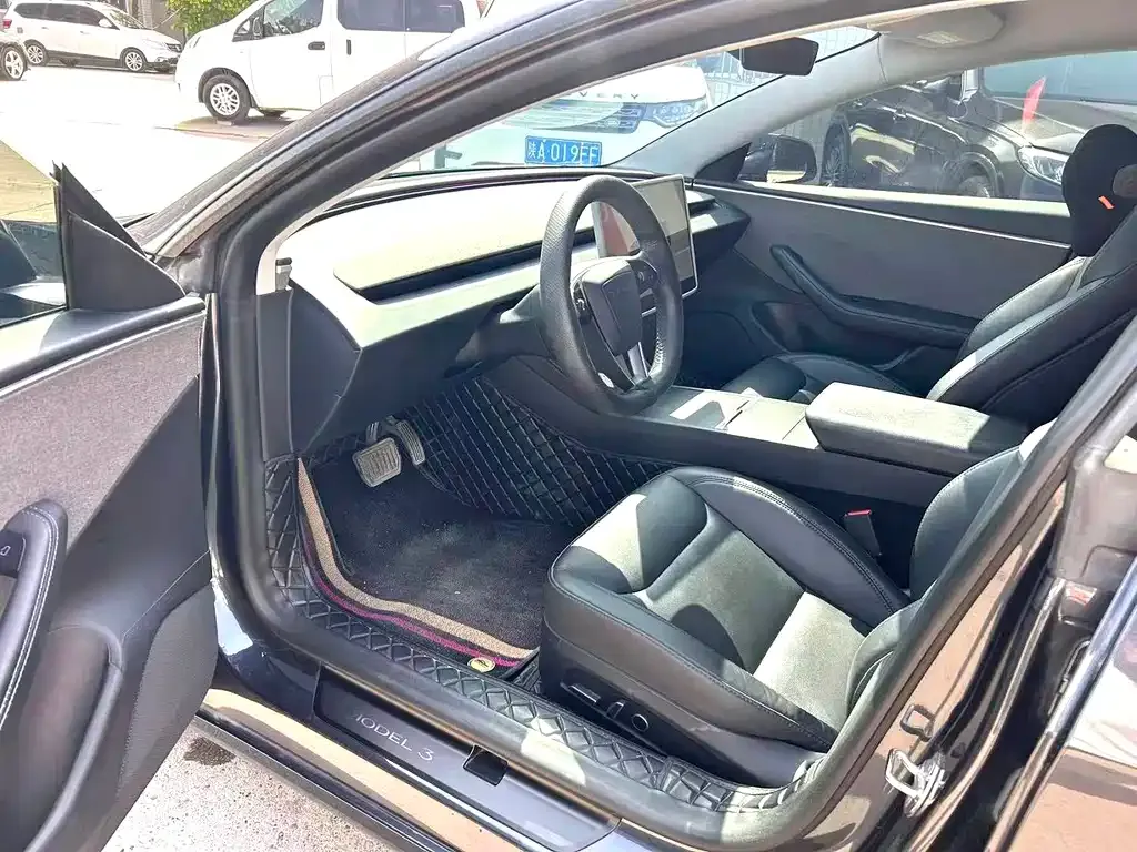 Tesla Model 3 — фото 7
