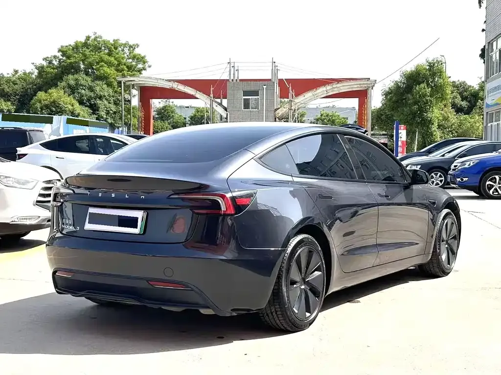 Tesla Model 3 — фото 9
