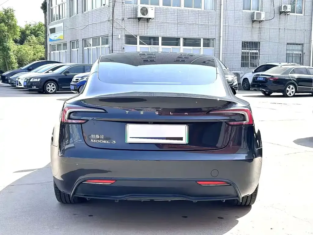 Tesla Model 3 — фото 8