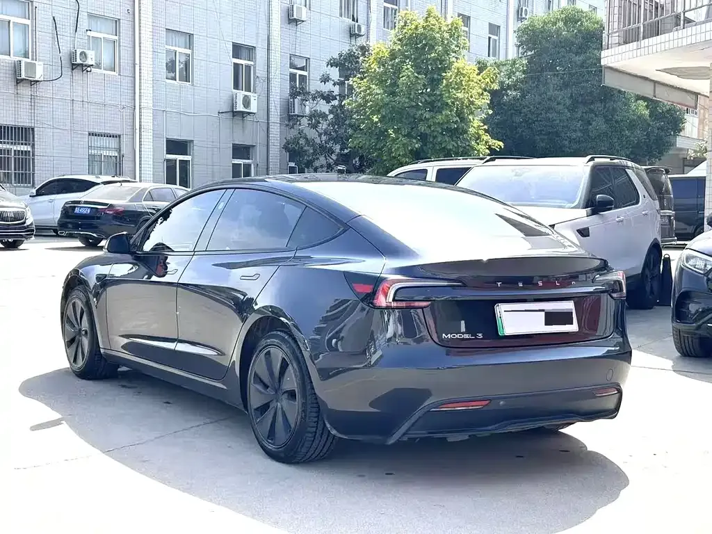 Tesla Model 3 — фото 10