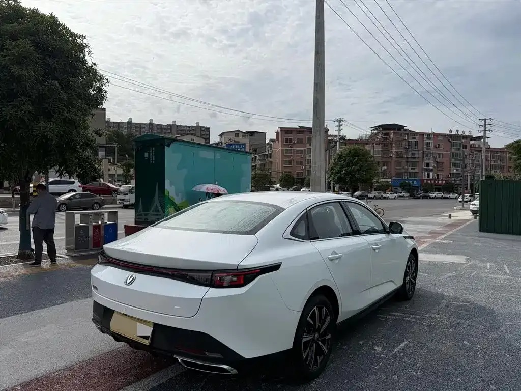 Changan Eado — фото 3