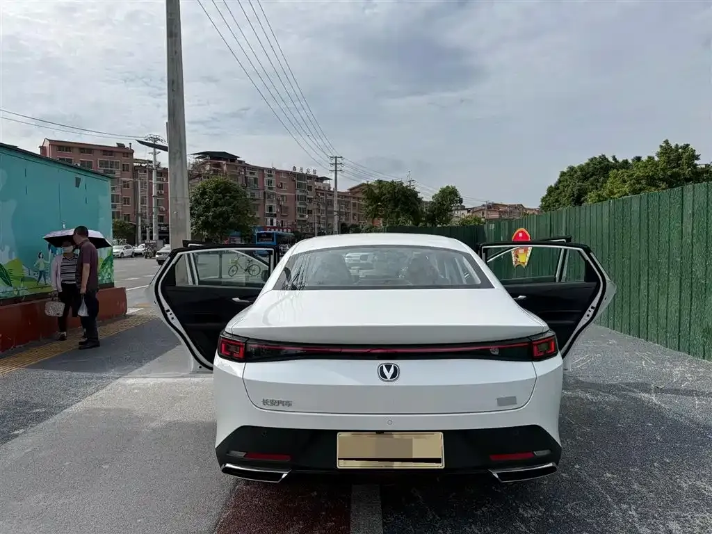 Changan Eado — фото 6