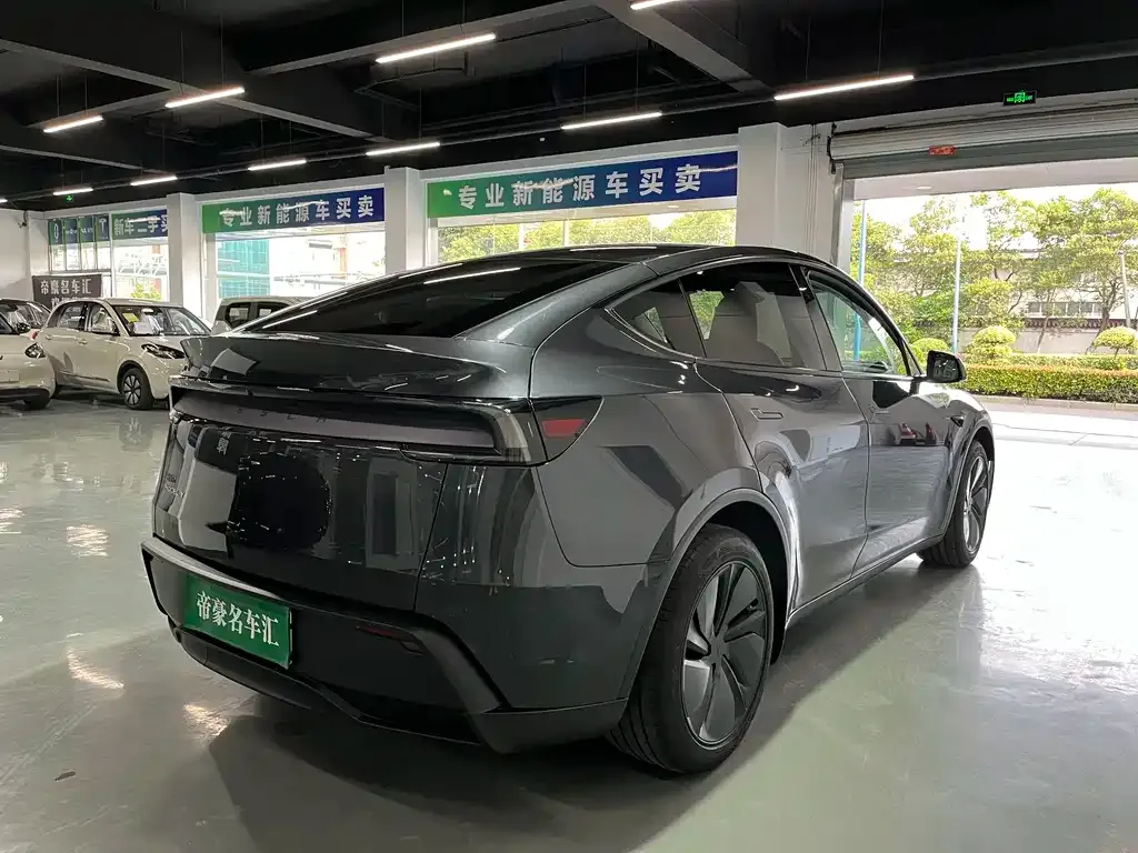 Tesla Model Y — фото 4