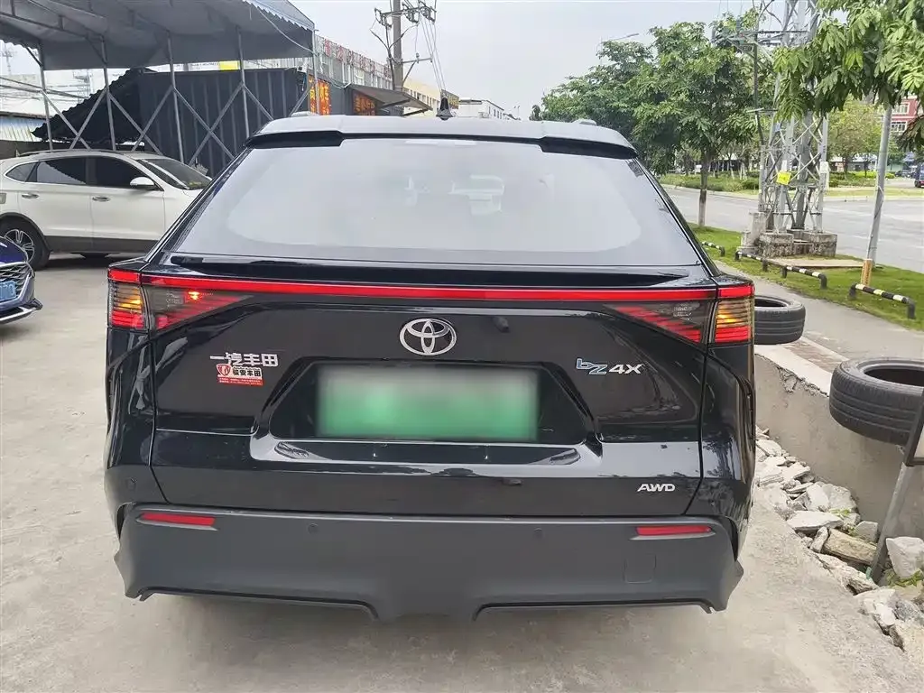 Toyota bZ4X 2023 из CN, фото 4