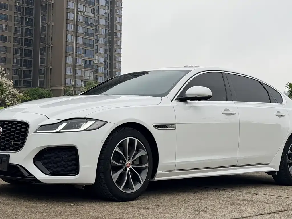 Jaguar XFL — фото 1