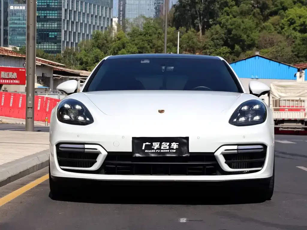 Porsche Panamera — фото 1