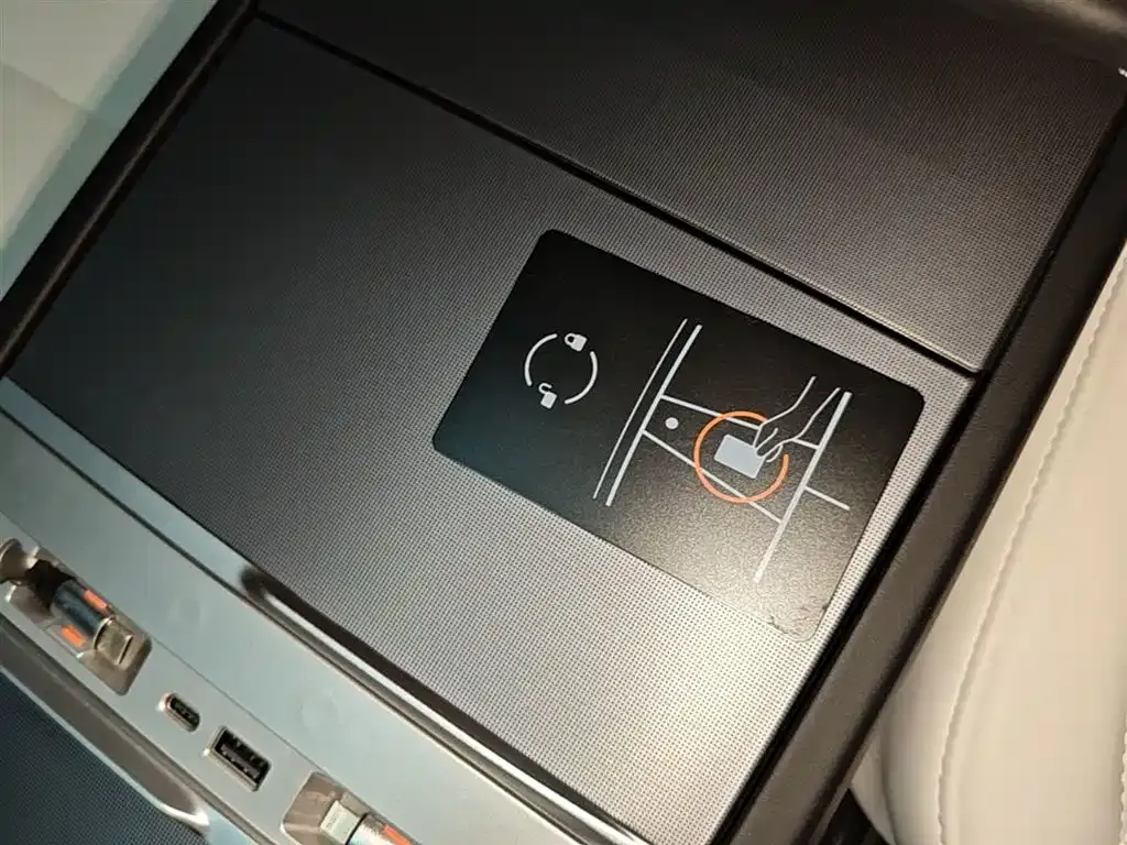 Tesla Model 3 — фото 10