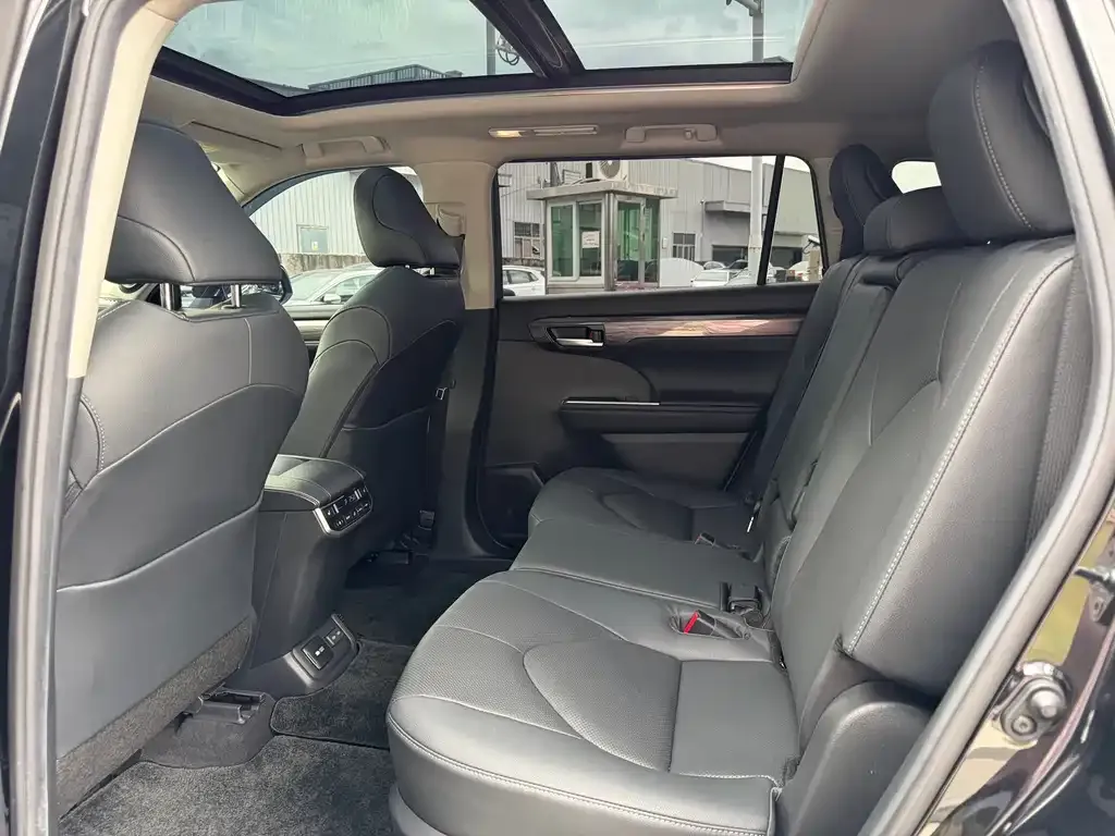 Toyota Highlander 2023 из CN, фото 5