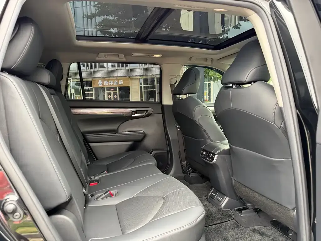 Toyota Highlander 2023 из CN, фото 2