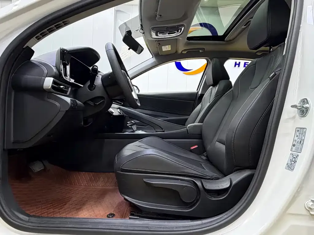 Hyundai Elantra — фото 3