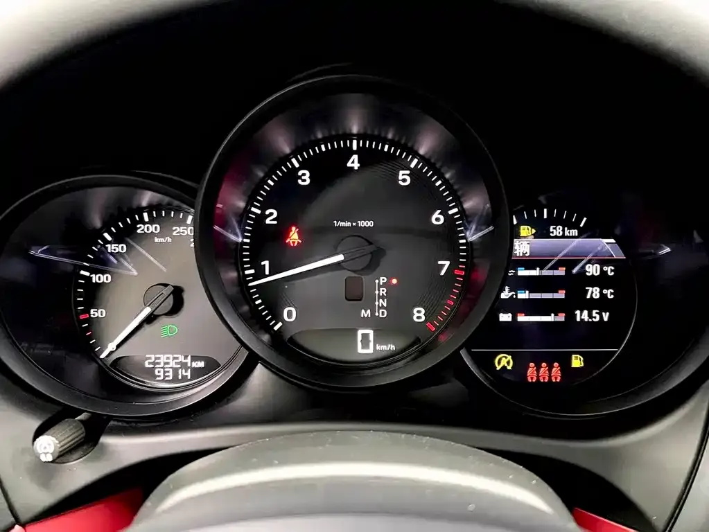 Porsche Macan — фото 10