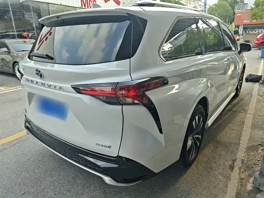 Toyota Granvia 2024 из CN, фото 3