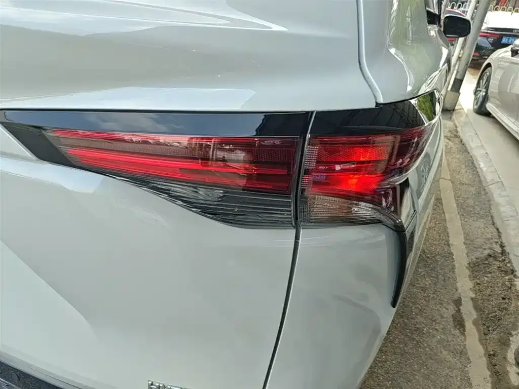 Toyota Granvia 2024 из CN, фото 4