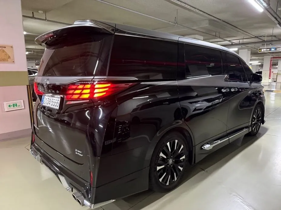 Toyota Alphard — фото 4