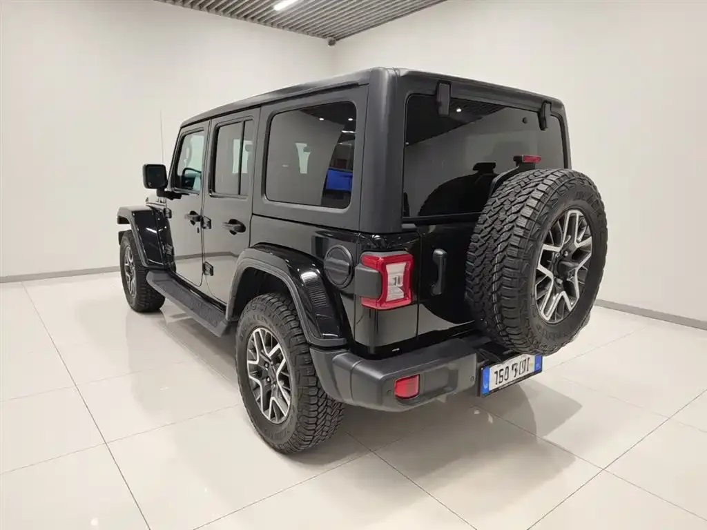 Jeep Wrangler — фото 8
