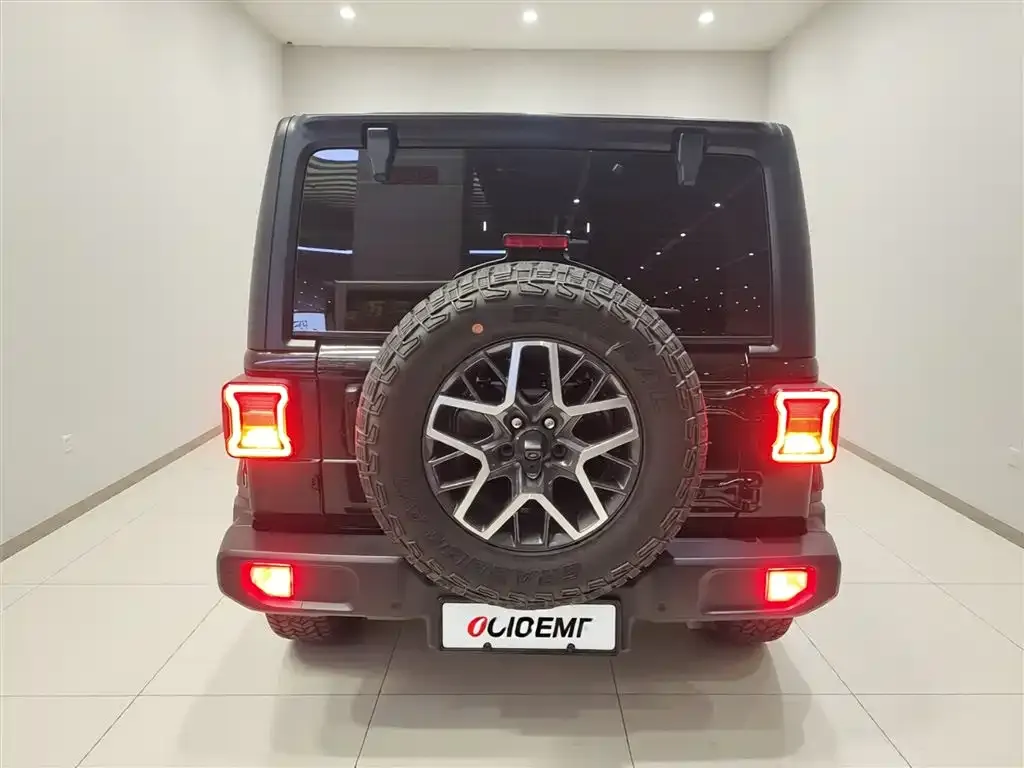 Jeep Wrangler — фото 6
