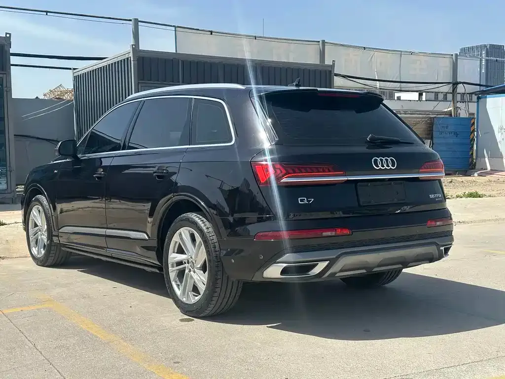 Audi Q7 2021 из CN, фото 7
