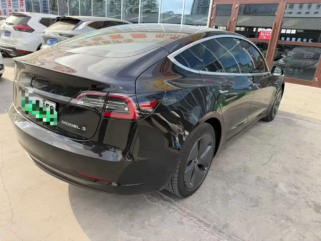 Tesla Model 3 — фото 2