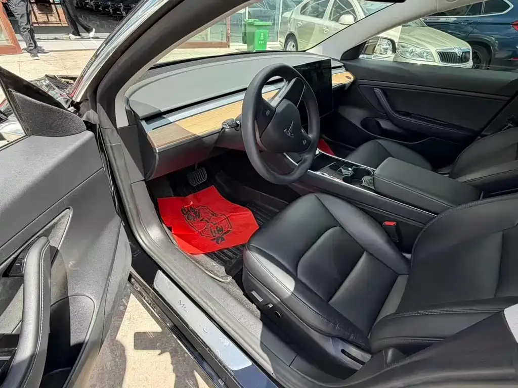 Tesla Model 3 — фото 3