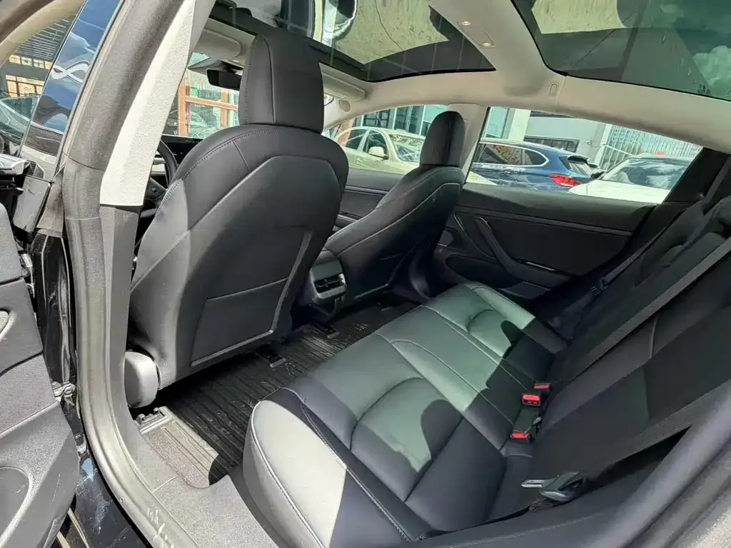 Tesla Model 3 — фото 4