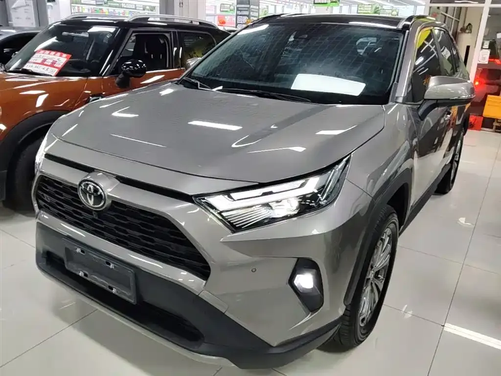 Toyota RAV4 — фото 1