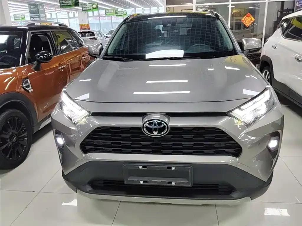 Toyota RAV4 — фото 2