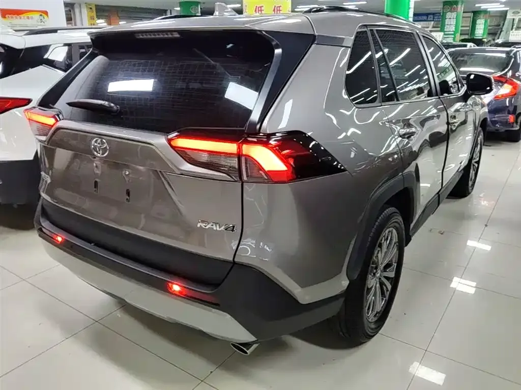 Toyota RAV4 — фото 4