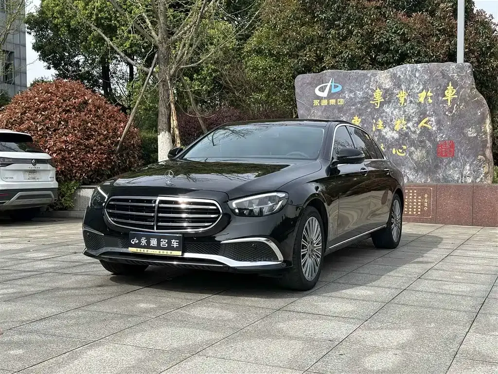 Mercedes-Benz E-Class — фото 1
