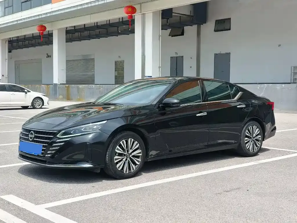 Nissan Teana — фото 1