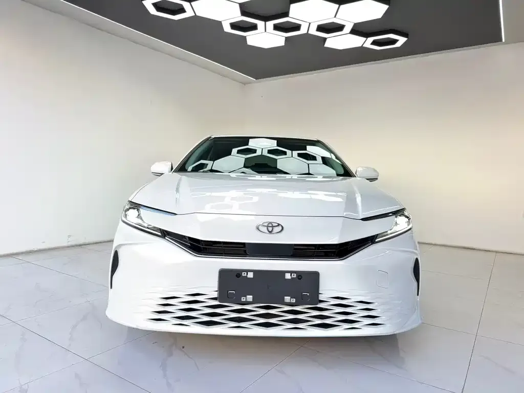Toyota Camry — фото 6