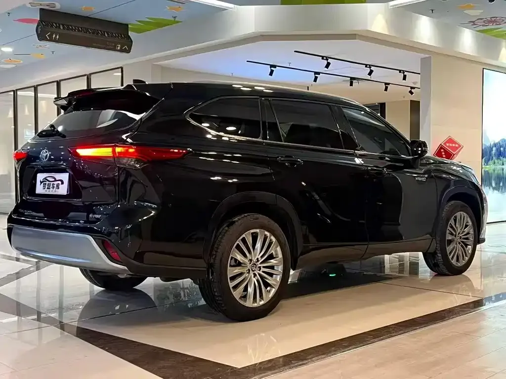 Toyota Highlander — фото 7