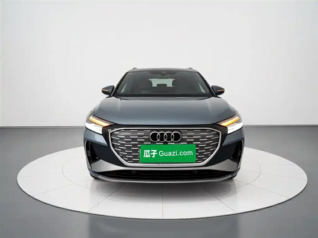 Audi Q4 e-tron — фото 2