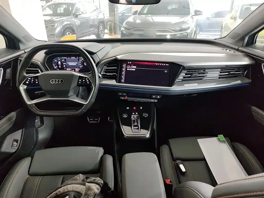Audi Q4 e-tron — фото 10