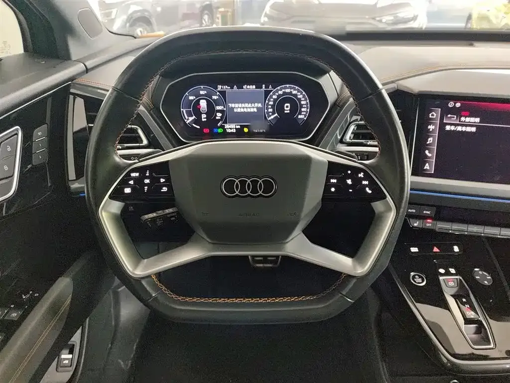 Audi Q4 e-tron — фото 8