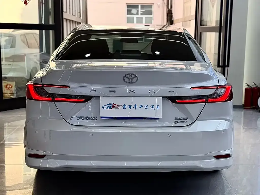 Toyota Camry — фото 4