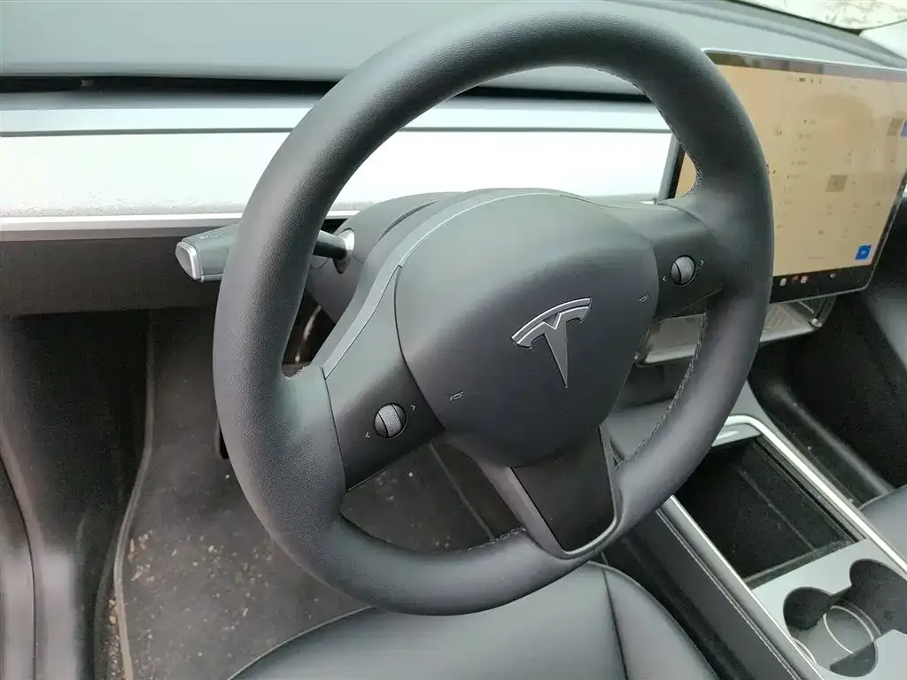 Tesla Model Y — фото 5